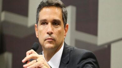 CAMPOS NETO DEIXA A ENTENDER QUE JUROS PERMANECERÃO EM ALTA E PRESSÃO NO GOVERNO LULA AUMENTA