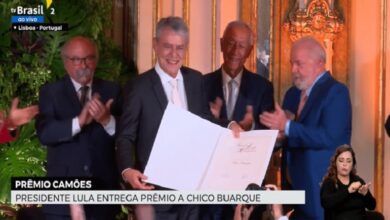 CHICO BUARQUE AGRADEÇE A BOLSONARO, E MOTIVO SURPREENDE