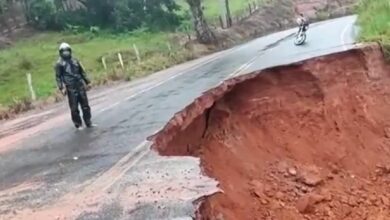 CHUVA E FRENTE FRIA CAUSAM ESTRAGOS EM CIDADES DA BAHIA