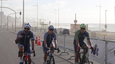 Ciclistas disputam prova estadual em percurso por diversos bairros de Salvador neste domingo, 26