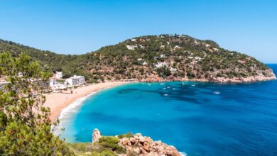 Conheça 4 destinos para visitar a bordo iate de luxo