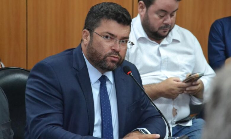 Deputado Marcinho quer obrigar empresas de ônibus a disponibilizar assentos infantis