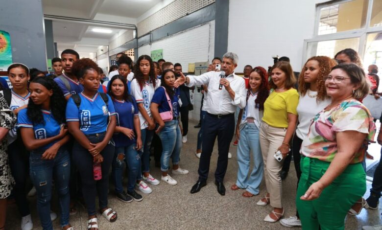 “ESCOLA É UM LUGAR SAGRADO, DE PAZ, APRENDIZAGEM, ENCONTRO E CUIDADO”, DIZ JERÔNIMO RODRIGUES