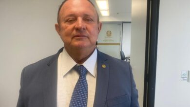 Em Brasília, Adolfo Menezes critica Coelba por atraso em ligações de energia e participará de audiência com ministro
