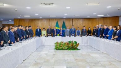 Geraldo Júnior participa ao lado de Lula da assinatura de decreto que atualiza o Marco do Saneamento Básico