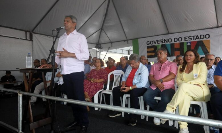 Governador entrega obras de pavimentação e urbanização em Floresta Azul