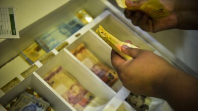 Governo propõe salário mínimo de R$ 1.389 em 2024, sem aumento real