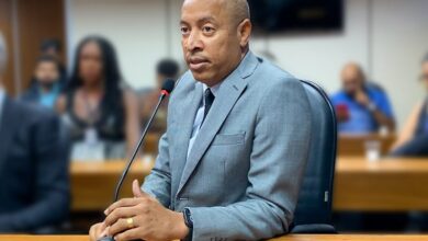 Jurailton Santos solicita construção de campo de futebol americano na região metropolitana de Salvador