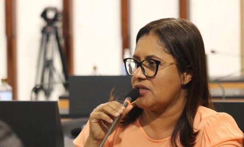 Kátia Oliveira comemora sanção de lei que obriga funcionamento das DEAMs por 24horas e pede aumento do efetivo policial