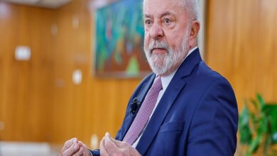 LULA COMENTA SOBRE DEMISSÃO DE GONÇALVES DIAS DO GSI: "SAIU POR CONTA PRÓPRIA"