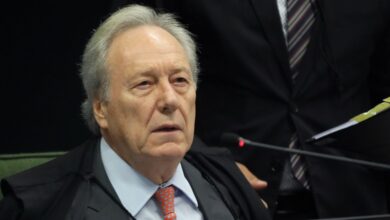 Lula formaliza, em decreto, aposentadoria de Lewandowski