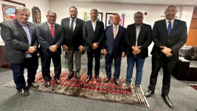 Oposição discute execução de emendas impositivas em reunião com governador