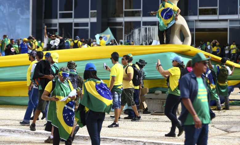STF inicia julgamento de denúncias contra envolvidos em atos golpistas