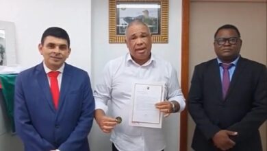 Sandro Bahiense recebe honraria da Polícia Civil