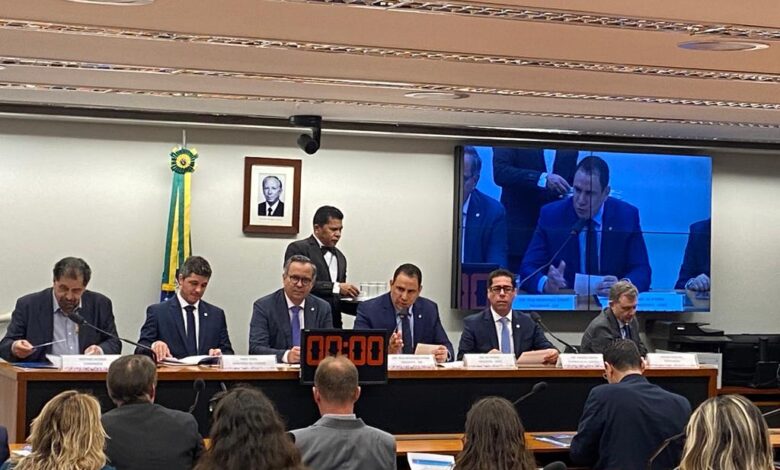 Taxa de juros e Banco Central são alvo de audiência pública promovida por deputado baiano na Câmara