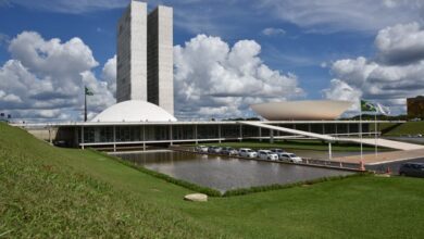 Trinta deputados do partido de Bolsonaro articulam adesão ao governo Lula