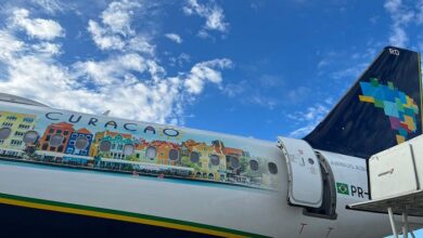 Azul adesiva aeronave para divulgar Curaçao
