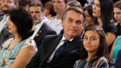 Bolsonaro e filha tiveram cartões de vacina contra Covid-19 alterados