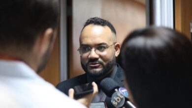 "Discurso fica apenas no palanque?"