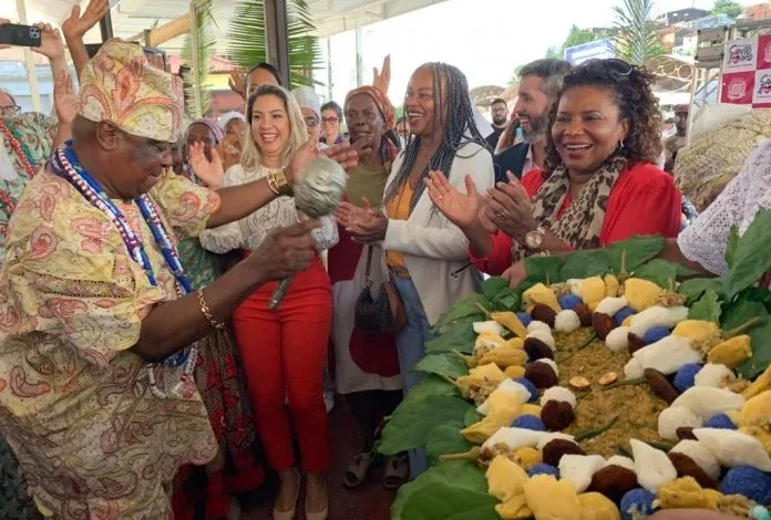 EM SANTO AMARO, BEMBÉ DO MERCADO MOVIMENTA TURISMO ÉTNICO-AFRO