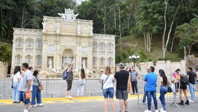 Fontana Di Trevi brasileira é inaugurada em Serra Negra (SP)