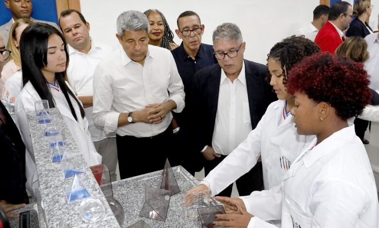 Jerônimo e ministros da Educação e da Casa Civil entregam novo Centro Estadual de Educação Integral em Lauro de Freitas