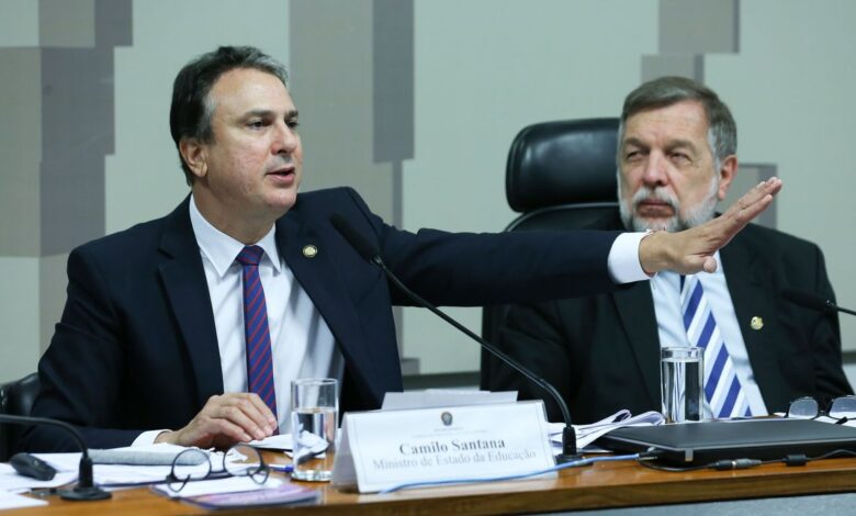 Ministro apresenta ao Senado calendário para revisão do ensino médio