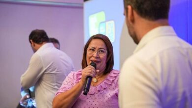 “O governador é quem pode nos ajudar”, revela prefeita de Juazeiro sobre acordo PSDB e PT