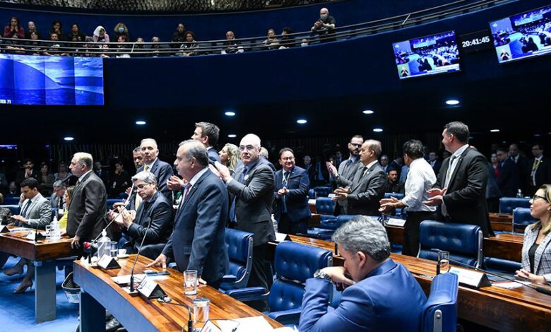 Senado aprova MP com benefícios para companhias aéreas