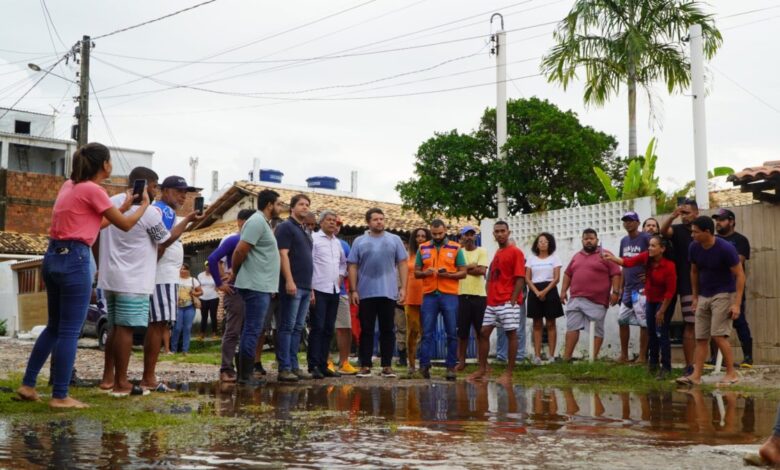 "Vamos dar atenção às pessoas atingidas pelas chuvas", afirma Jerônimo em visita à região de Subaúma