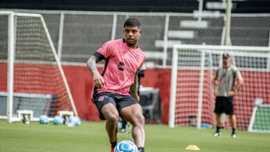 Vitória finaliza preparativos para jogo contra Ceará com treino focado em jogadas ofensivas e bola parada