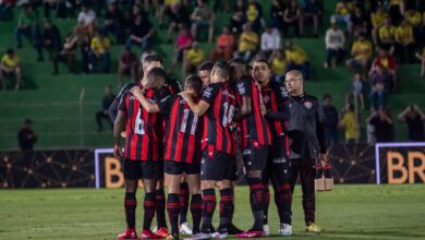 Vitória sofre derrota após sequência de vitórias e técnico analisa desempenho abaixo do esperado