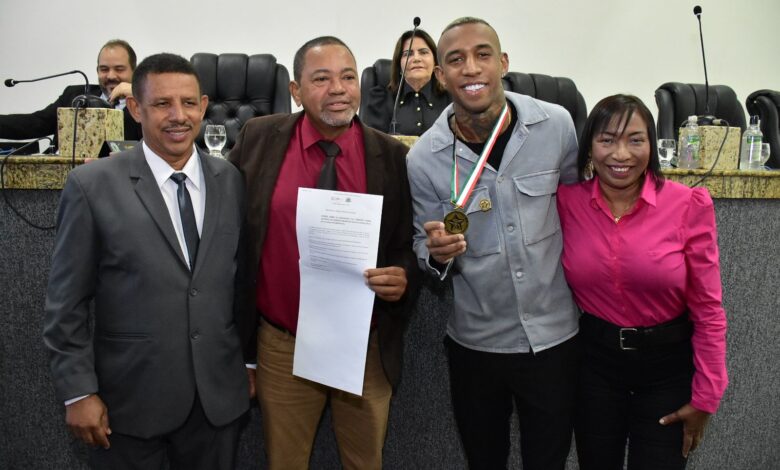 ANDERSON TALISCA RECEBE PRINCIPAL HONRARIA DA CÂMARA MUNICIPAL DE FEIRA DE SANTANA E ANUNCIA INSTITUTO PARA ATENDER CRIANÇAS E ADOLESCENTES