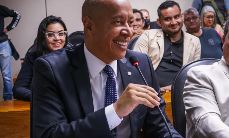 Deputado Jurailton Santos propõe a inclusão da língua de sinais na grade curricular da Bahia