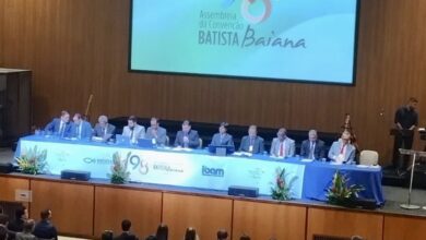 Governador Jerônimo e prefeito Bruno Reis louvam juntos em igreja no Imbuí; assista