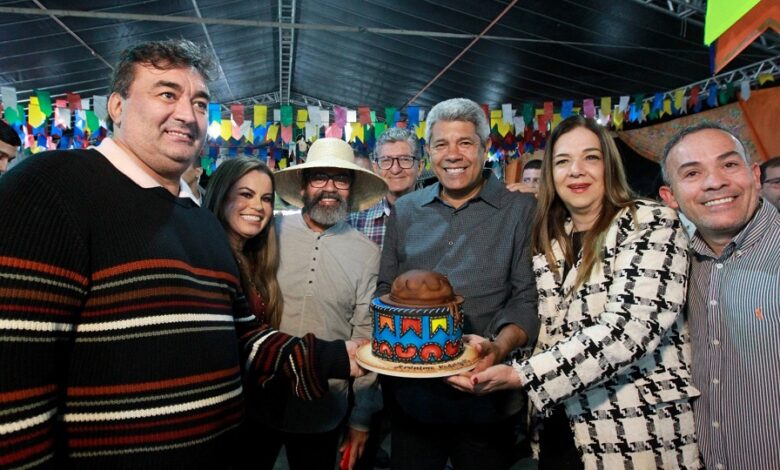 Jerônimo Rodrigues destaca aquecimento da economia durante participação na festa de São João em Senhor do Bonfim