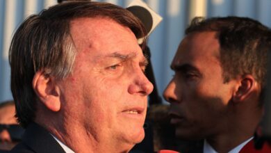 Justiça bloqueia R$ 87 mil de Bolsonaro por multas durante pandemia