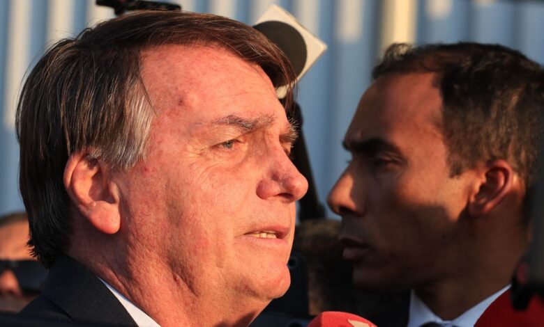Justiça bloqueia R$ 87 mil de Bolsonaro por multas durante pandemia