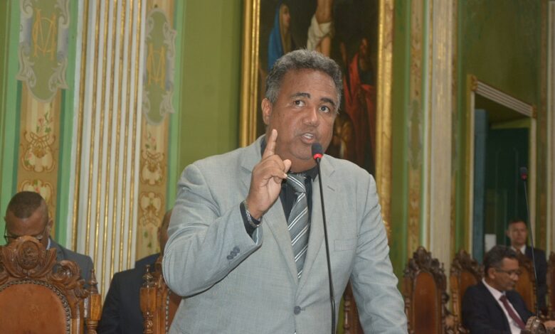 Leandro Guerrilha comemora aprovação de Frente Parlamentar e proibição do comércio informal nas comunidades pode ser revisto