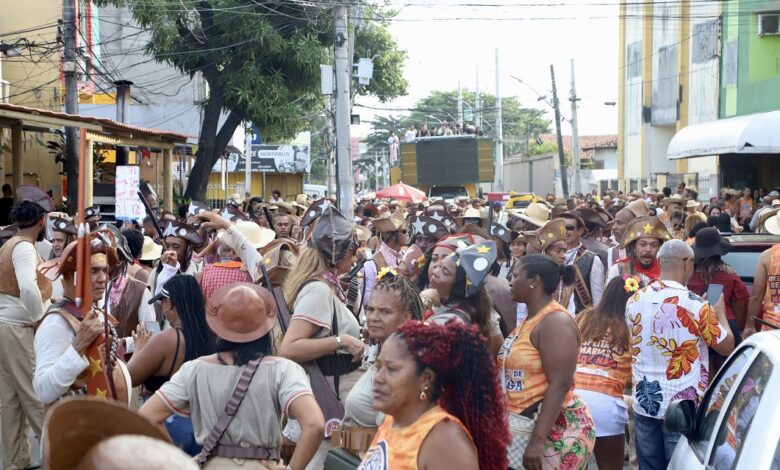 Manifestações culturais juninas de Lauro de Freitas atraem multidão pelas ruas do Centro
