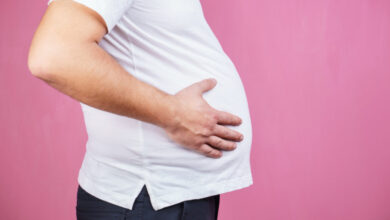Sabe aquela gordura abdominal teimosa? Este suco ajuda a combatê-la