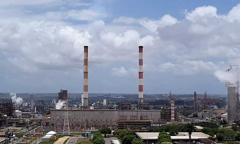 TRABALHADORES DO POLO PETROQUÍMICO PODEM ENTRAR EM GREVE HOJE