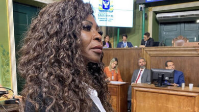 Vereadora de Salvador é alvo de agressões racistas e machistas feitas por professores