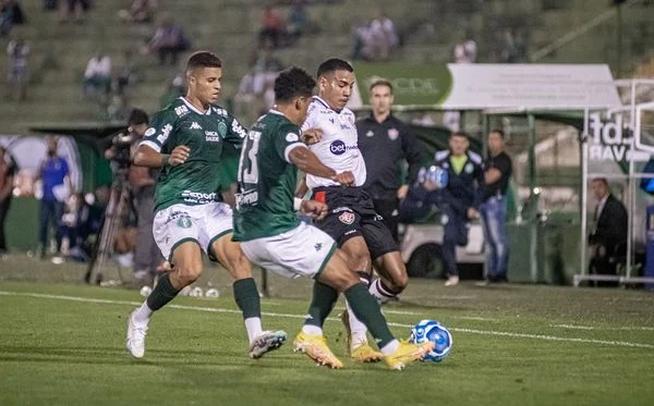 Vitória sofre derrota e perde chance de assumir vice-liderança da Série B