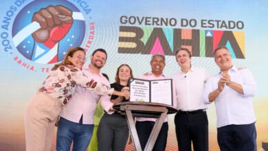Ao lado de ministros, Jerônimo entrega Colégio de Tempo Integral e adere a programas federais em Feira de Santana