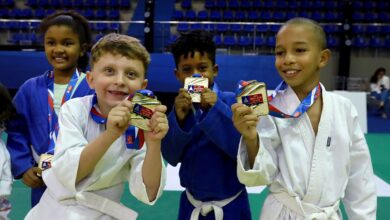 Crianças e adolescentes participam de atividade com campeã olímpica Sarah Menezes na Arena de Esportes de Lauro de Freitas