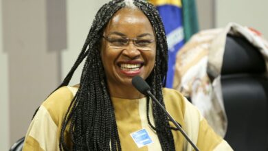Deputada Olívia Santana lança livro Mulher preta na política