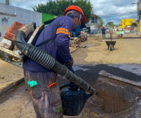 EUNÁPOLIS : PREFEITURA INTENSIFICA AÇÕES DE INFRAESTRUTURA EM DIVERSAS ÁREAS DA CIDADE