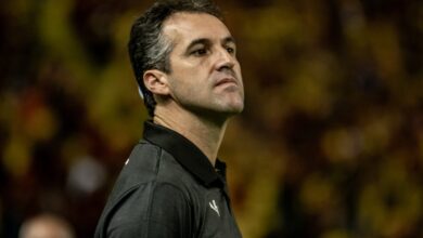 Léo Condé comemora liderança no Brasileirão com tranquilidade mineira