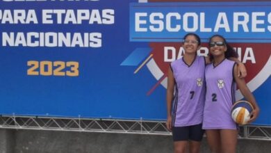 Ninna Julye Sousa e Iasmin Lino, do Colégio Militar de Salvador, são campeãs da seletiva estadual de vôlei de praia para os Jogos Escolares da Juventude